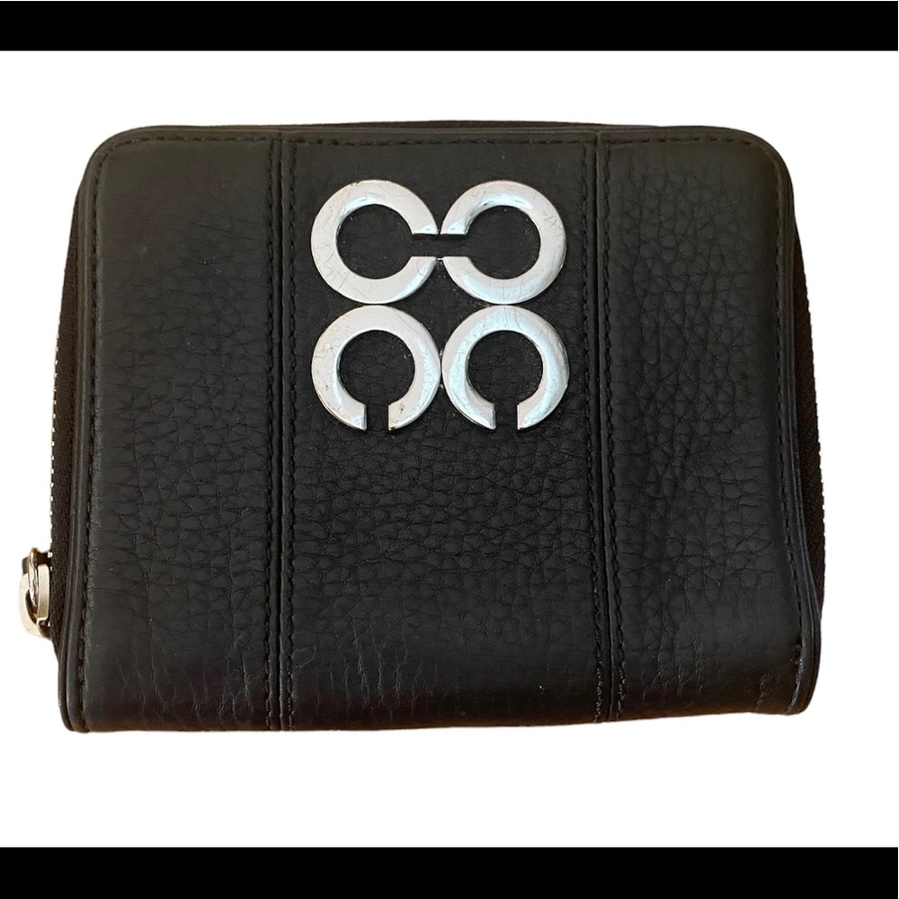 Coach wallet in black leather, with silver hardware from the full price store.